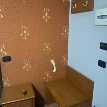 Kirli Ve Eski Oda, Oda Değişikliği Reddi Ve Kaba Personel