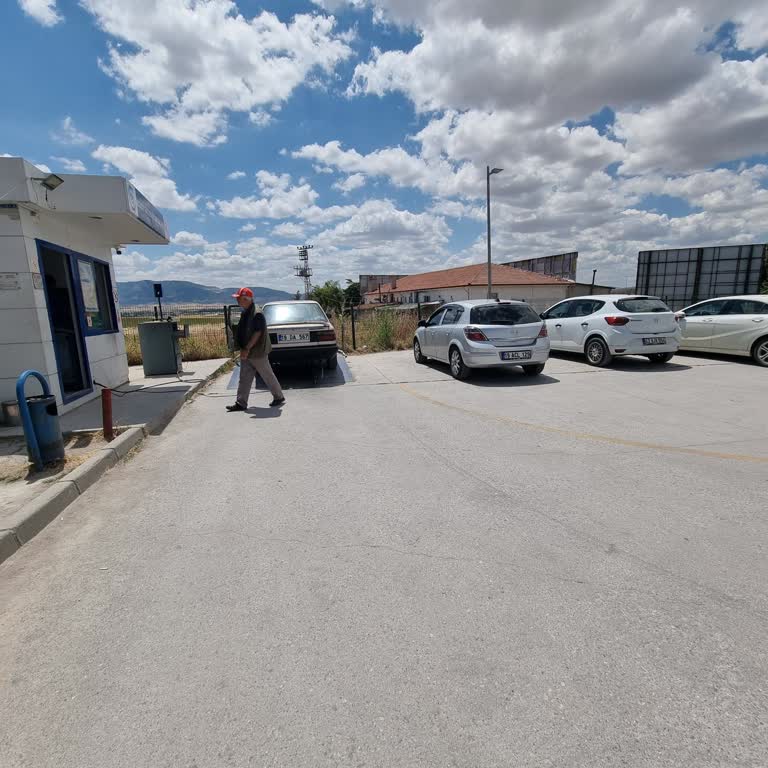 Bir Saatlik Bekleme Ve Personel Yokluğu Şikayeti
