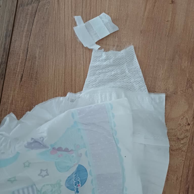 Molfix 5 Numaralı Bebek Bezinde Cırt Kopması Şikayeti