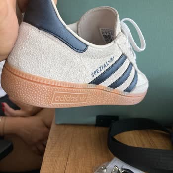 Adidas Ayakkabının Deri Açılma Sorunu Ve Hızlı Red Kararı Karşısında Hayal Kırıklığı