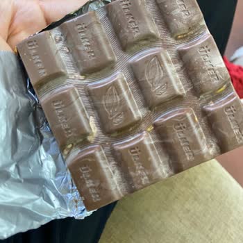 Ülker Antep Fıstıklı Sütlü Çikolata’da Bozulmuş Görünüm Ve Tat