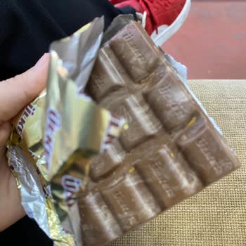 Ülker Antep Fıstıklı Sütlü Çikolata’da Bozulmuş Görünüm Ve Tat