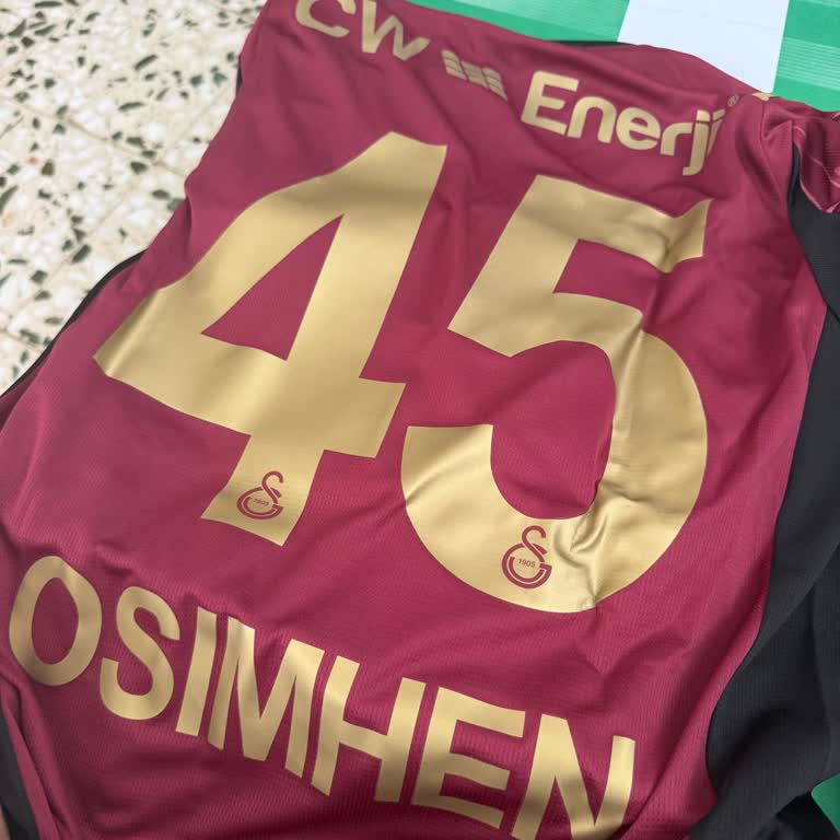 Kırmızı Osimhen Formasında Bozuk Baskı Ve Yıpranma Şikayeti
