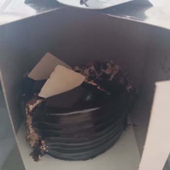 Ekşi Pasta Ve Kaba Üslup