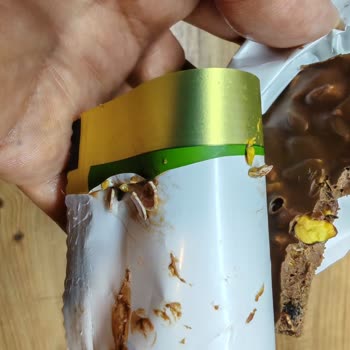 Dişime Gelen Kabuklu Antep Fıstığıyla Çikolata Tüketiminde Sağlık Ve Güvenlik Sorunu