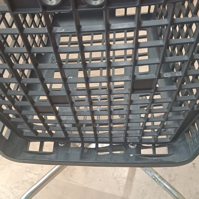 Arabada Kapağındaki Hata Nedeniyle Kırılan Soda Ve Haksız Ücret