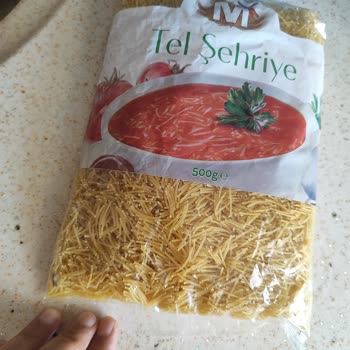 Migros Tel Şehriye Paketi İçinde Canlı Güve