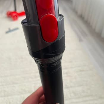 Garanti Altındaki Dyson V15 Süpürgemde Tekrarlayan Sallanma Ve Hasarlı Başlıklar İçin Çözüm Talebi
