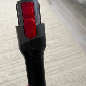 Garanti Altındaki Dyson V15 Süpürgemde Tekrarlayan Sallanma Ve Hasarlı Başlıklar İçin Çözüm Talebi
