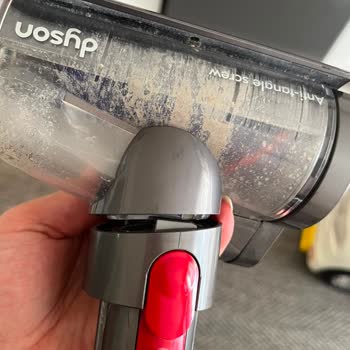 Garanti Altındaki Dyson V15 Süpürgemde Tekrarlayan Sallanma Ve Hasarlı Başlıklar İçin Çözüm Talebi