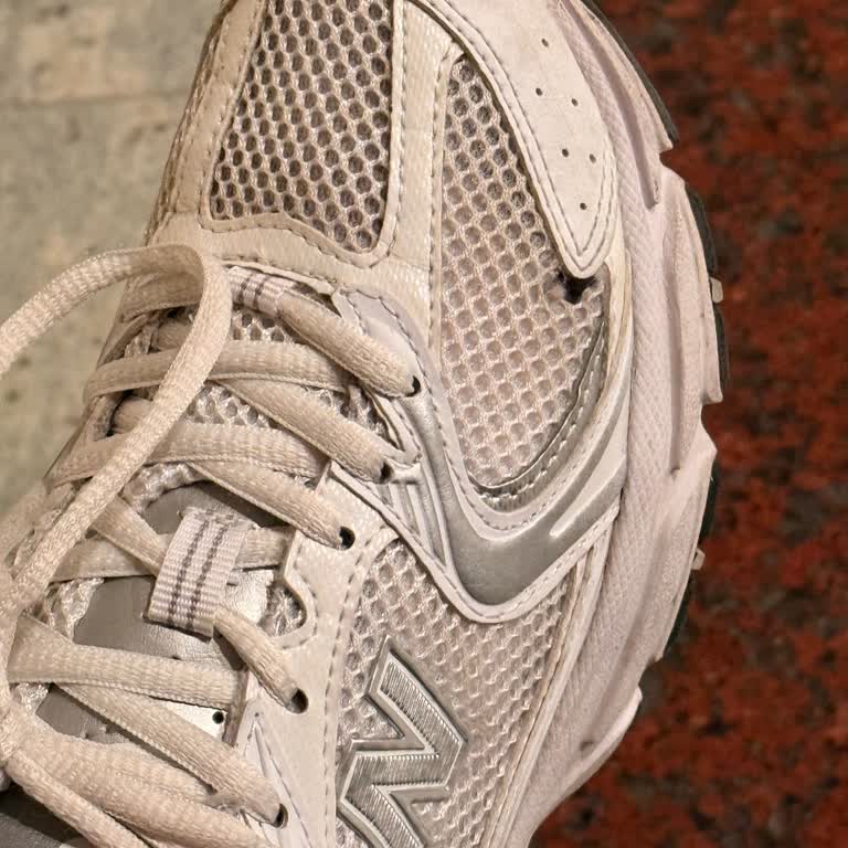 New Balance Kadın Spor Ayakkabısında 4 Ayda Ön File Yırtılması Ve Ayıplı Ürün Talebi