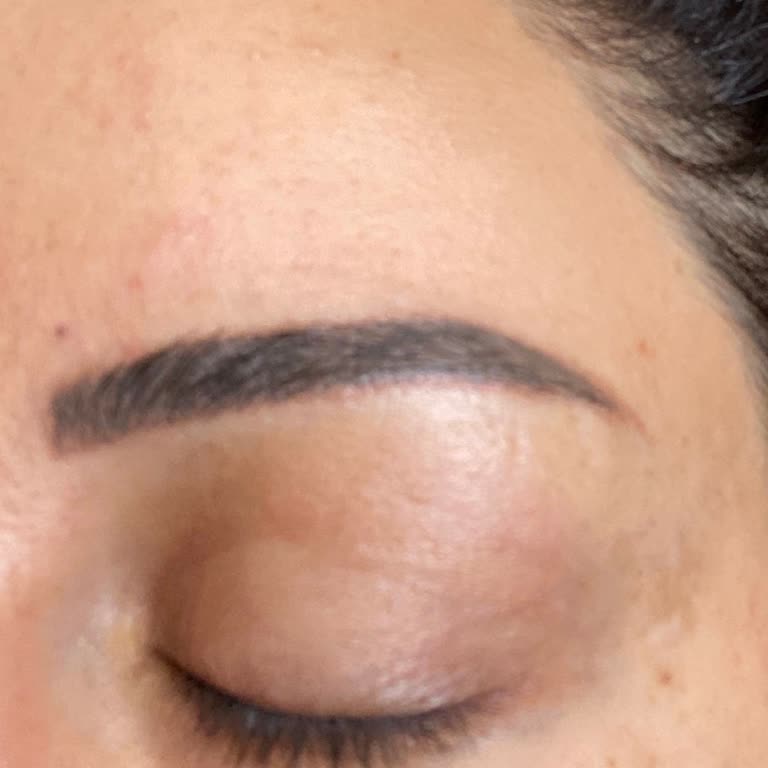 Microblading Kaş İşleminde Dövme Gibi Siyah Renk Ve Kırıcı İletişim İade Talebi