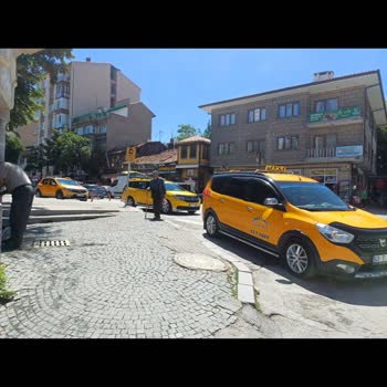 Kütahya Dönenler Çeşmesi Önünde Taksi Engeli Ve Hijyen İhlali