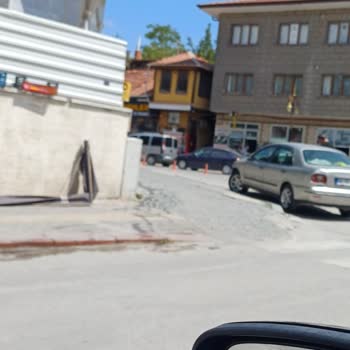 Kütahya Dönenler Çeşmesi Önünde Taksi Engeli Ve Hijyen İhlali