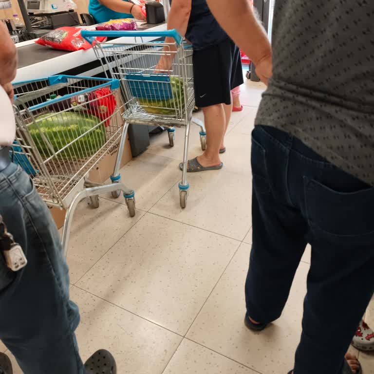 A101 Güvenlik Mahallesi Şubesinde Uzun Kasa Bekleme Süresi Ve Sürekli Kötü Koku