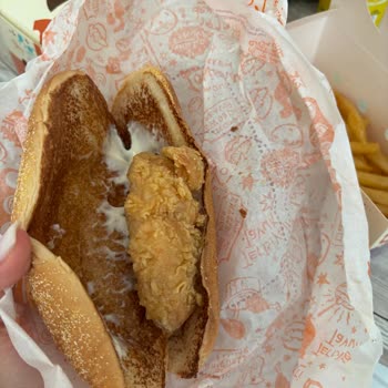 Popeyes Siparişinde Eksik Peynir, Yanlış Boy Patates Ve Geciken Teslimat