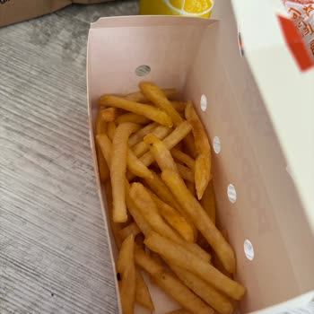 Popeyes Siparişinde Eksik Peynir, Yanlış Boy Patates Ve Geciken Teslimat