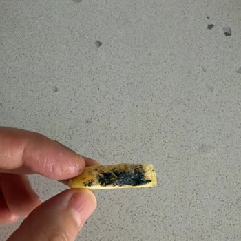 Migros Şubesinden Alınan Tukaş Parmak Patatesinde Şüpheli Siyah Ve Kötü Kokulu Madde