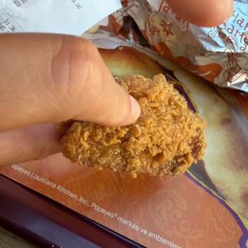 Popeyes Pendorya Şubesinde Tavuk Kanatında Tüy Sorunu