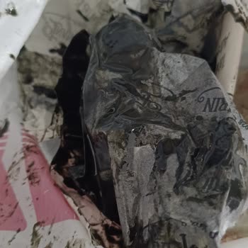 Muradiye Şubesindeki Siyah Tahin Kavanozunun Kapak Sızdırması Ürün Ve Valiz Zararına Yol Açtı