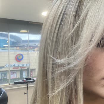 Saçlarım Turunculaştı Ve Koptu: No1 Coiffeur'da Kimyasal Zarar Ve Para Odaklı Mağduriyet