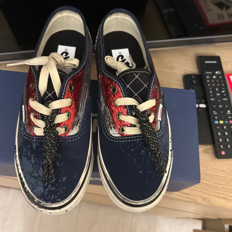 Vans Ayakkabı Charmlar Kutudan Çıkmadı