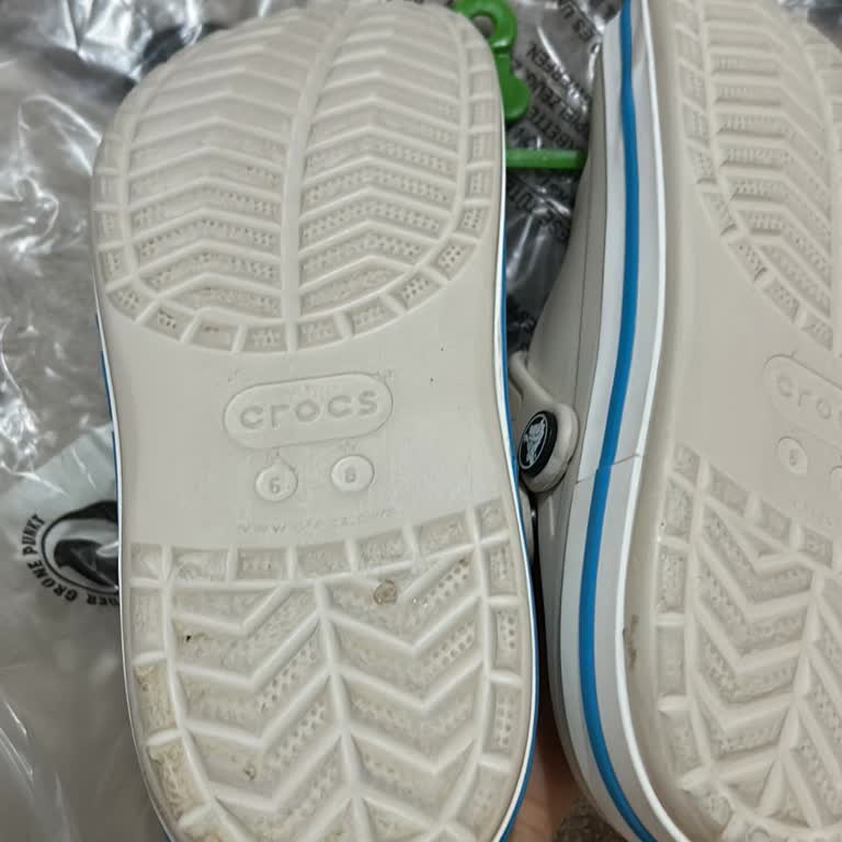 Kullanılmış Çıkan Crocs Satıldı, Destek Değişim Talebini Ciddiye Almadı