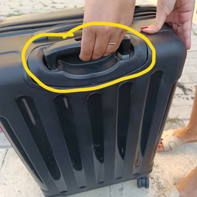 A101 Şubesinde Bozuk Valiz Ve İade Reddi