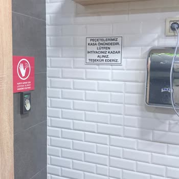 Adana Otobanındaki Güney Petrol Ofisi Tuvaletlerinin Hijyenik Olmaması Ve Personelin Saygısız Tutumu