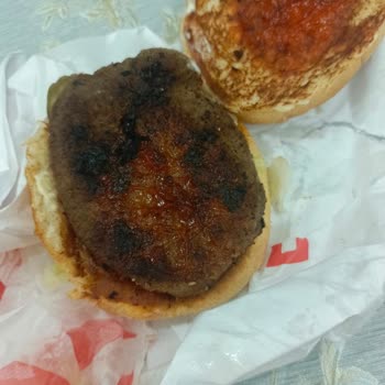 Metrogarden Doyuyo Şubesindeki Yanık Ve Kirli Hamburger İçin İade Talebi