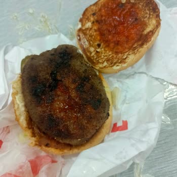 Metrogarden Doyuyo Şubesindeki Yanık Ve Kirli Hamburger İçin İade Talebi