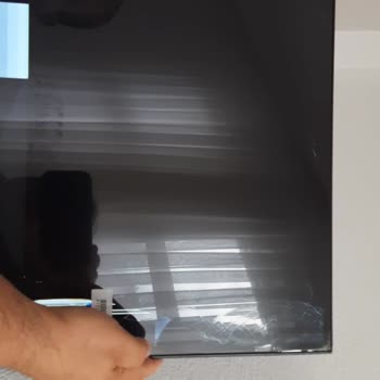 Media Markt'tan Gelen Kırık Ekranlı Smart TV İçin Çözüm Bulunamadı