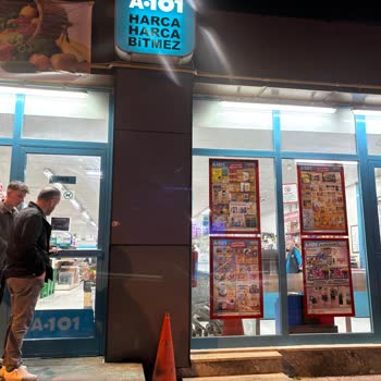 Kapanış Saatine Uymayan Kapı Kilidi Ve Saygısız Personel
