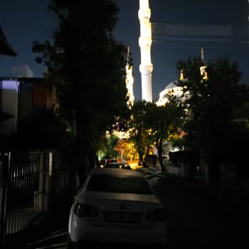 Levent Mahallesinde Aydınlatma Arızası Güvenliği Tehdit Ediyor