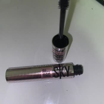 Maybelline New York Lash Sensational Sky Maskara Performansı Düşük