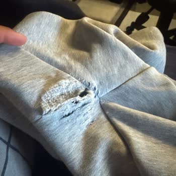 Nike Tech Eşofmanlarda Hızlı Yırtılma Ve Renk Solması, Kullanıcı Hatası İddiası