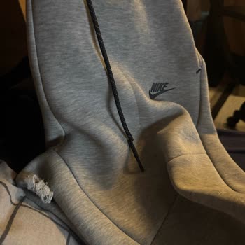 Nike Tech Eşofmanlarda Hızlı Yırtılma Ve Renk Solması, Kullanıcı Hatası İddiası