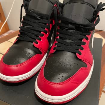Air Jordan Ayakkabısında Çatlak Ve Deformasyon, Şortta Renk Solması Ve Değişim Talebi