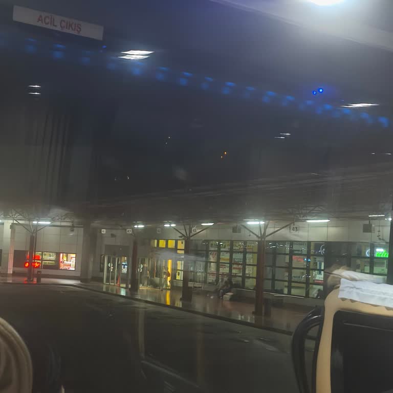 Metro Turizm Otobüsü Gecikmeli Geldi Ve Hareketsiz Kaldı, 13 Yaşındaki Oğlumla Saatlerce Bekletti