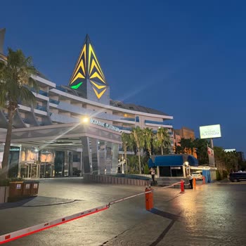Delphin Botanik Hotel Lobide Dahi Beklememize İzin Verilmedi