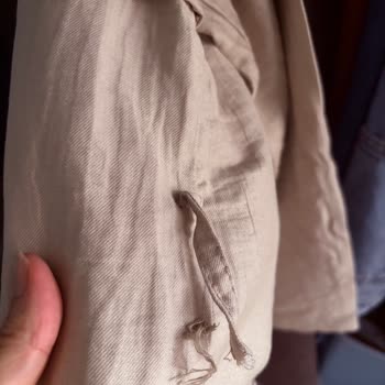 Kısa Kullanımda Kırılan Keten Pardösü Ve Mağaza Personelinin Yardımsız Tutumu