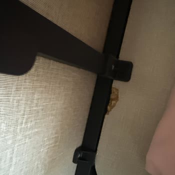 Kırık Bazalar Ve Lekeli Yataklar, Teslimat Gecikmesi Ve Sorumluluktan Kaçan Personel