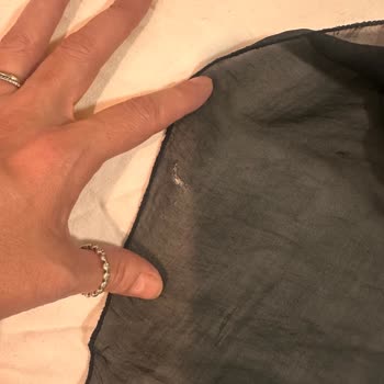 İpek Bluzdaki Kesik Ve Diğer Hasarlar, Şirketin Sorumluluk Reddi