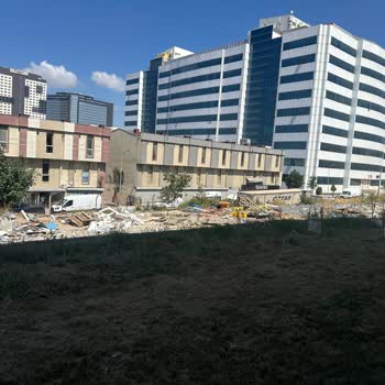 Esenler 15 Temmuz P Blokta Moloz Ve Atıklarla Çevre Kirliliği Şikayeti