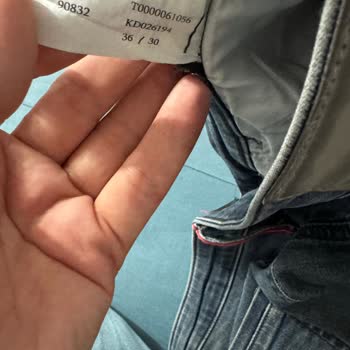 Mavi Pantolonun Kısa Sürede Yırtılması Ve Renk Solması