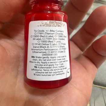 Flormar Kırmızı Ojesi Nedeniyle Alerjik Kaşıntı Ve Tırnak Deformasyonu