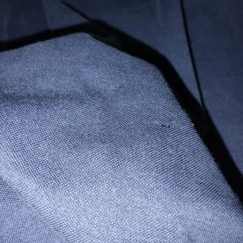 Mavi Mağazasındaki Tişörtün Hızlı Tüylenmesi Ve Etiket İzi