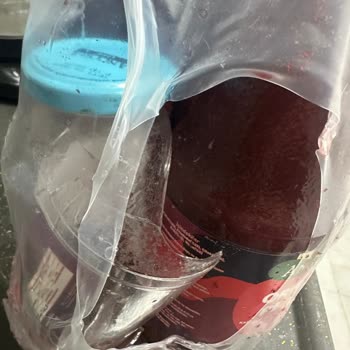 Yurtiçi Kargo'nun Özensiz Paketlemesi Nedeniyle Şişe Kırılması Ve Yaralanma
