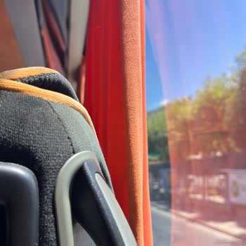Bakımsız Ve Kirli Otobüs, Eksik Donanım Ve Hayvan Kabulüyle Kötü Yolculuk