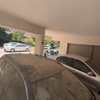 Özel Otopark Girişinin Martı Scooterları Tarafından Engellemesi